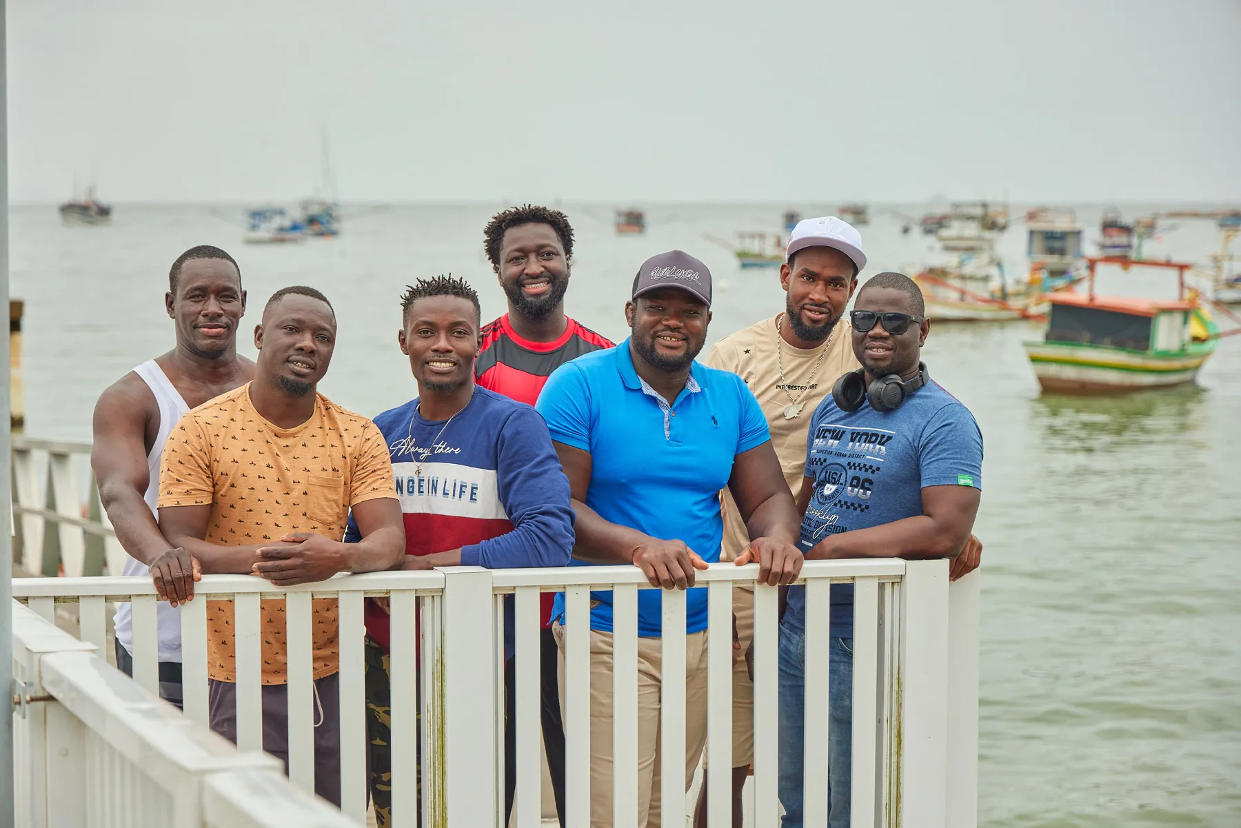 Imigrantes africanos em Santa Catarina durante projeto social de treinamento de salvatagem para pescadores