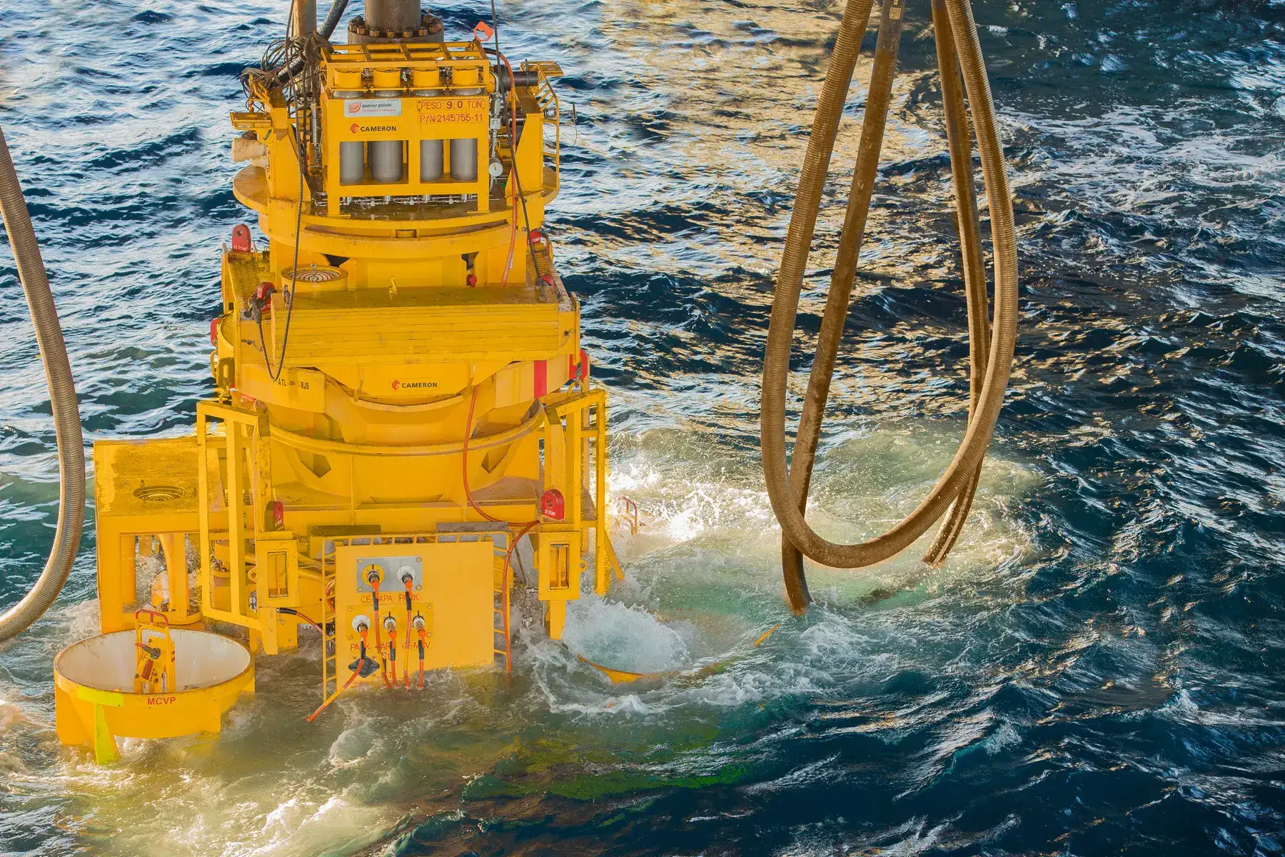 Descida de árvore de natal submarina no Campo de Atlanta em operação da QGEP, atual Brava Energia