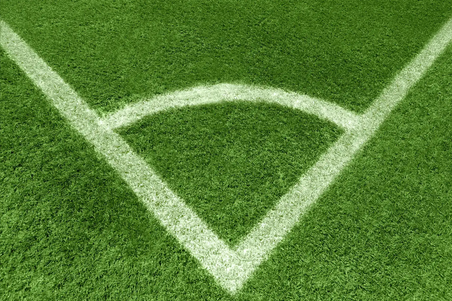 Marcação de escanteio no gramado do Estádio Mané Garrincha em Brasília, padrão Copa do Mundo