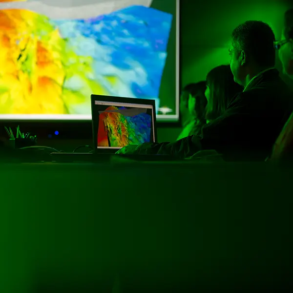 Ambientes corporativos e rotinas de trabalho