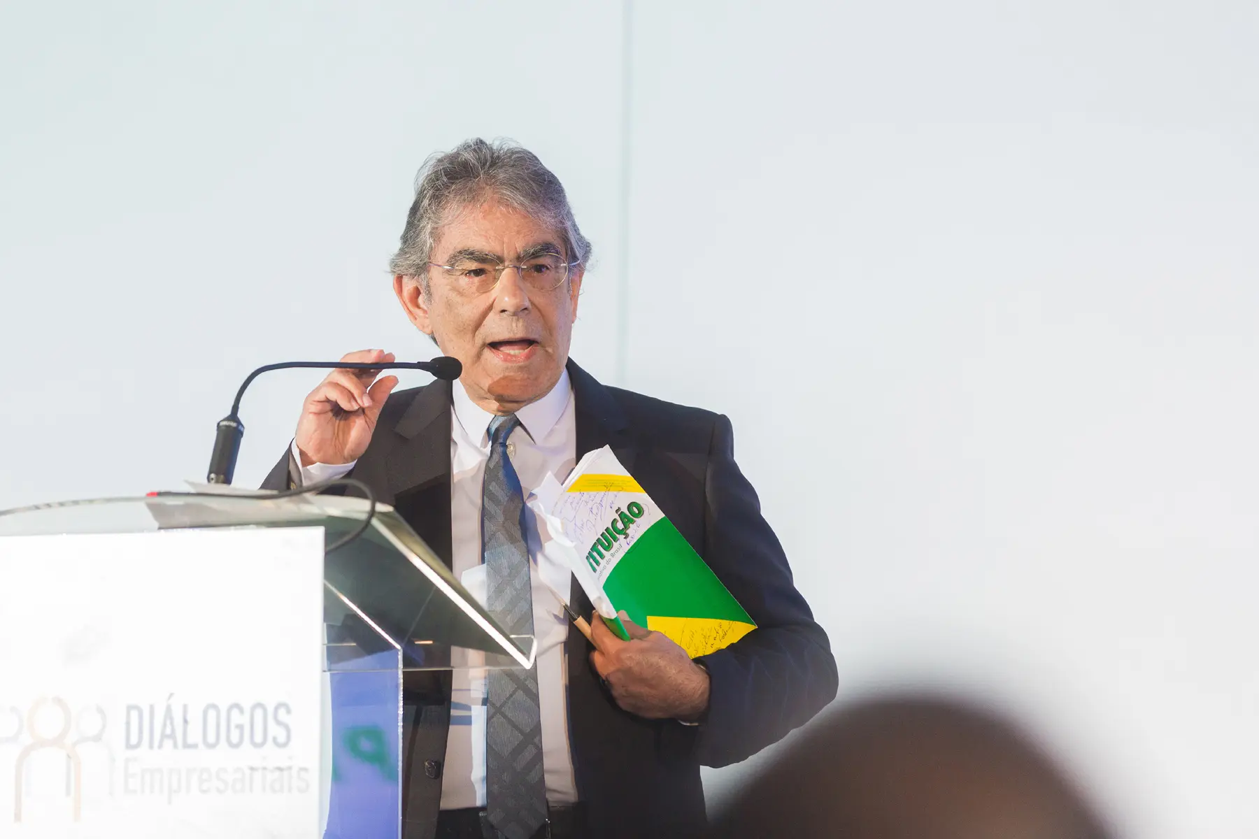 Ministro Carlos Ayres Britto discursando em evento oficial