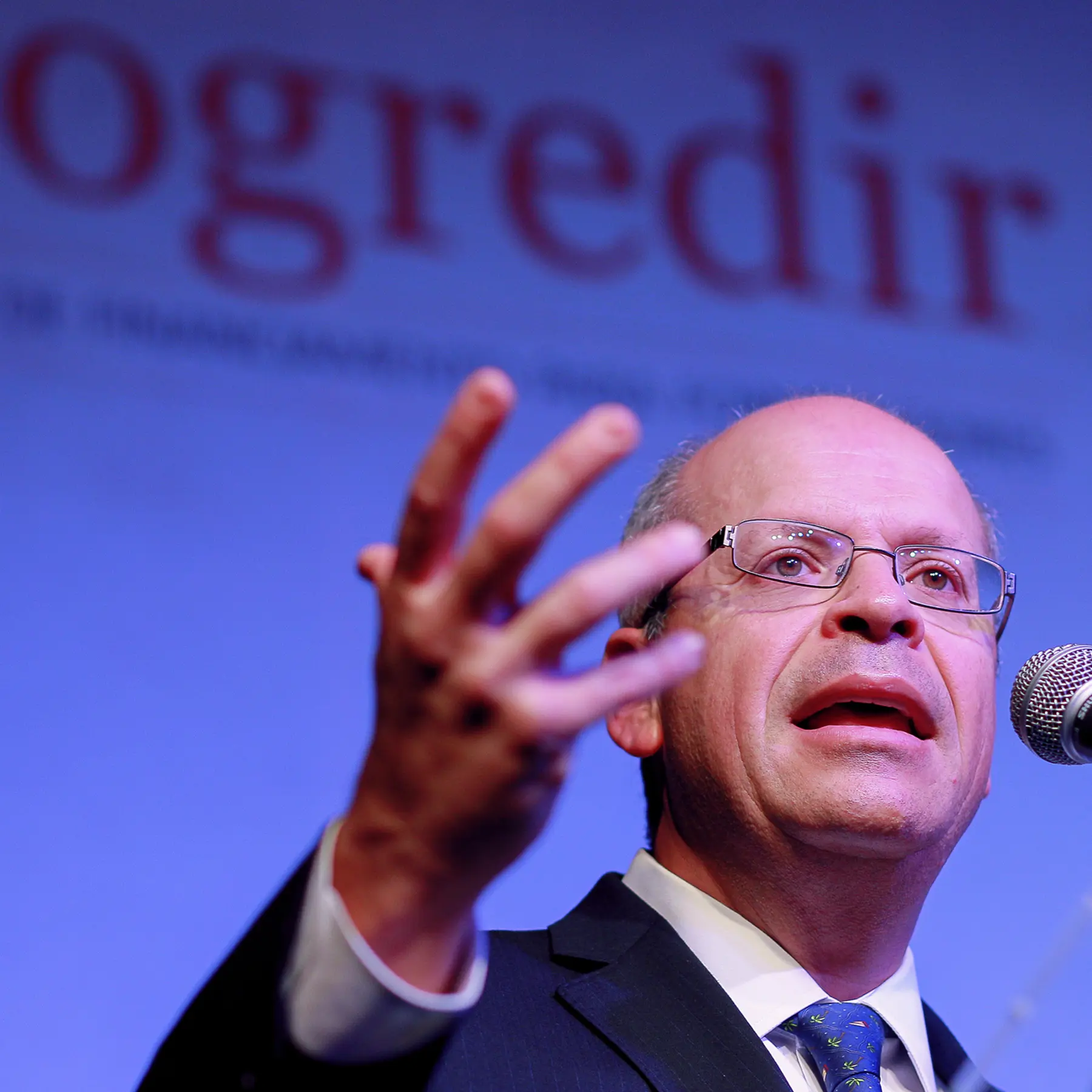 Executivo da Petrobras discursando em programa interno de evolução do mercado