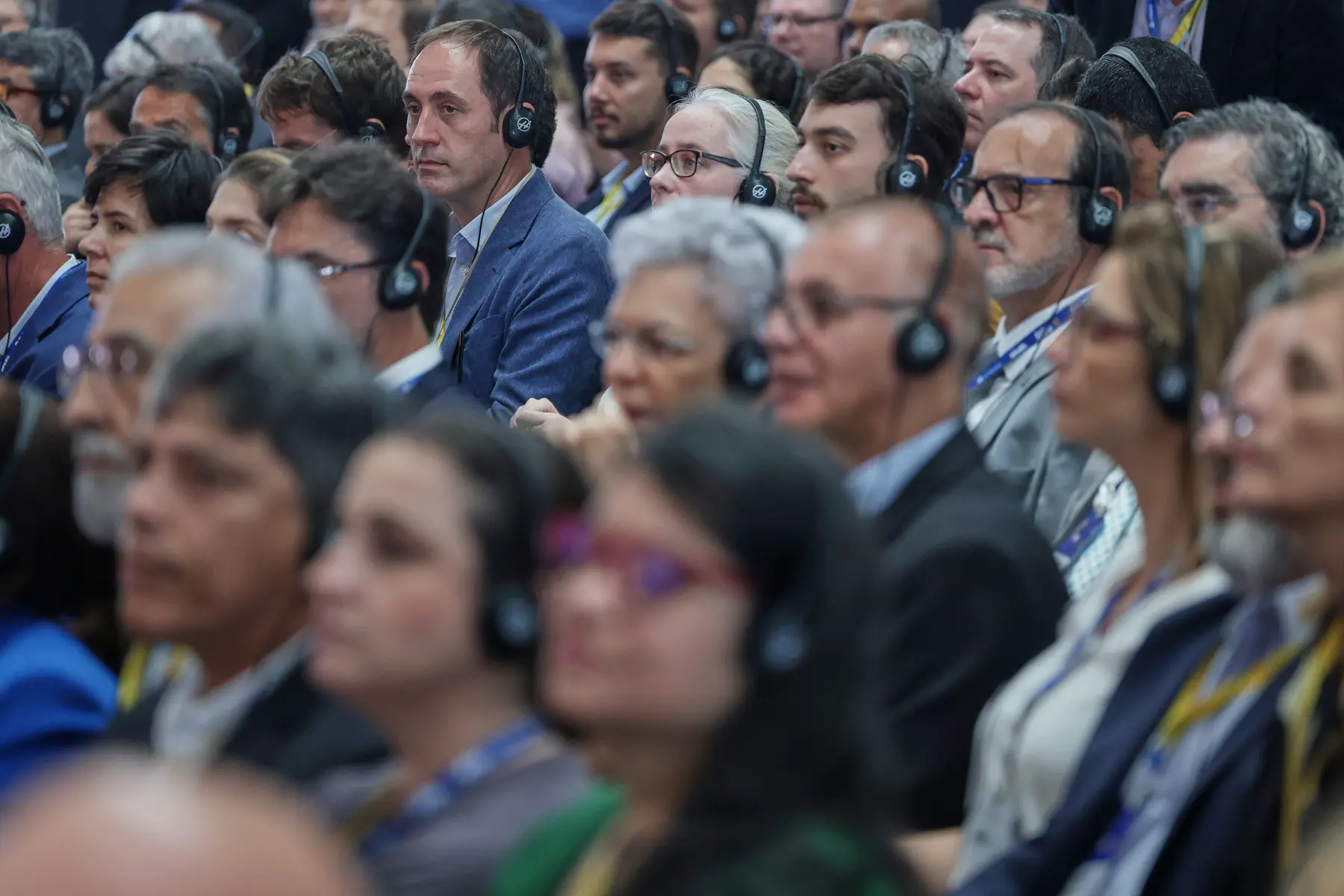 Público acompanha palestras e estandes corporativos na Rio Oil & Gas 2024, Boulevard Olímpico, Rio de Janeiro