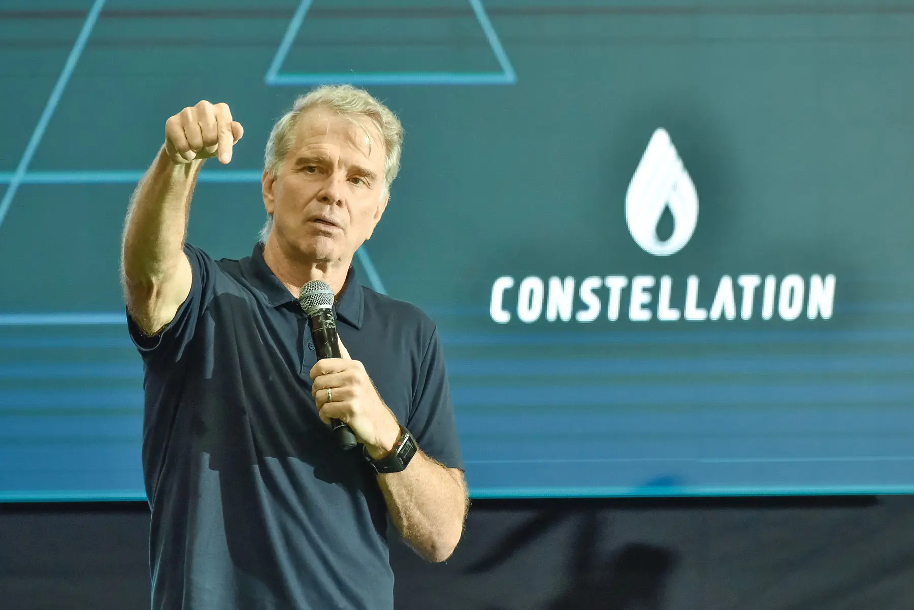 Bernardinho palestra em evento de segurança da Constellation, HSE Star.