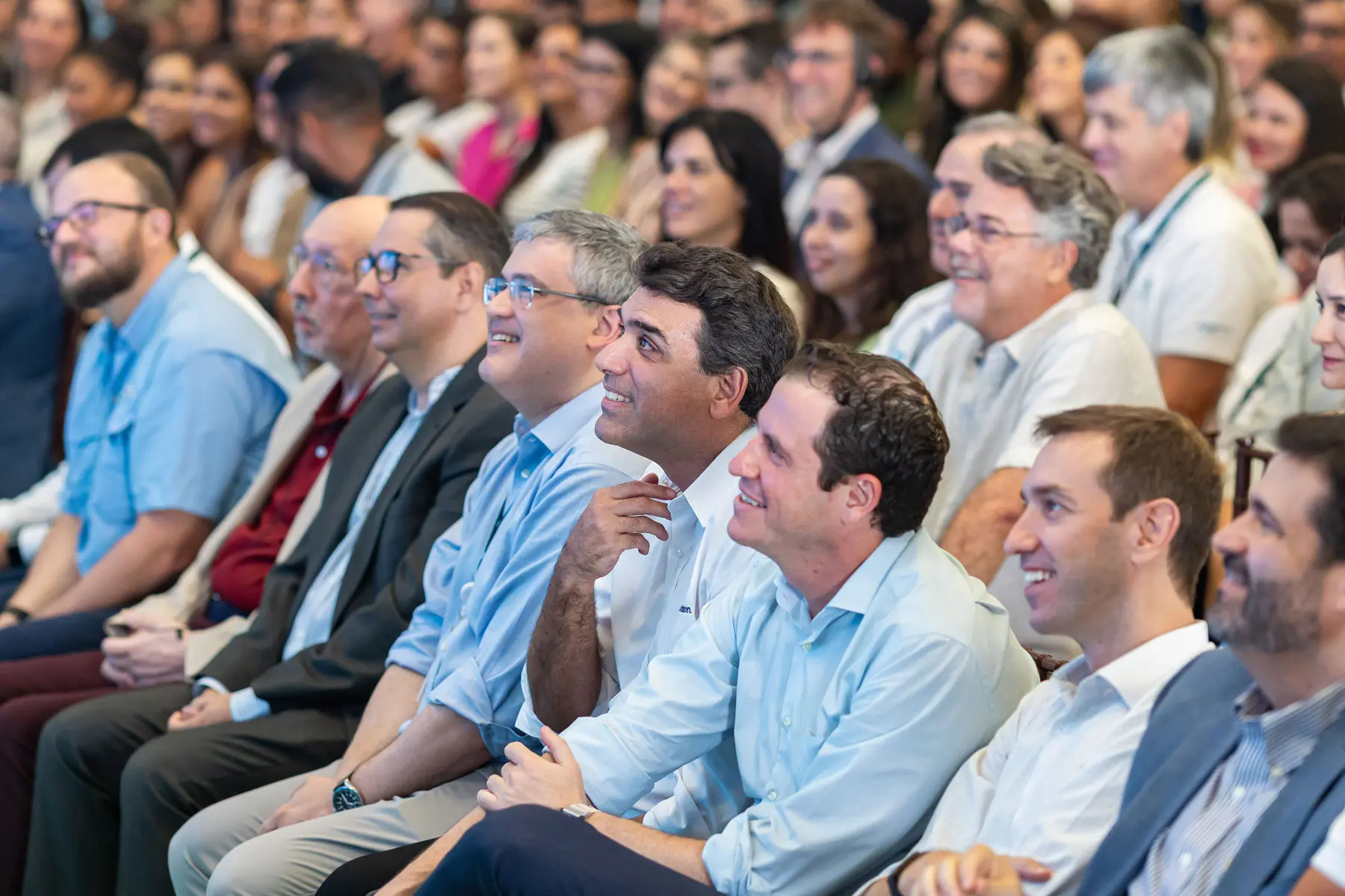 Público acompanha palestras em evento de segurança da Constellation