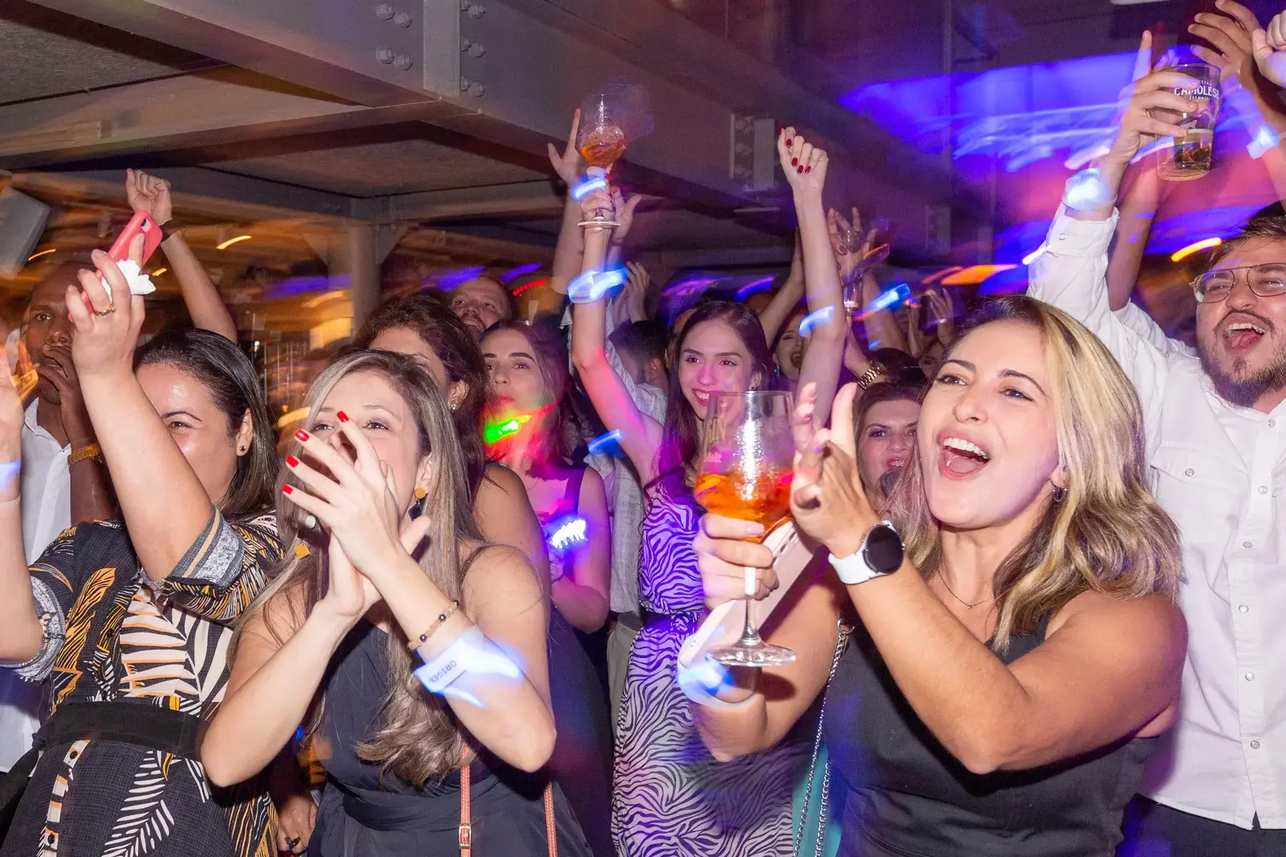 Convidados celebram festa de fim de ano da Origem Energia na Casa Camolese, Rio de Janeiro