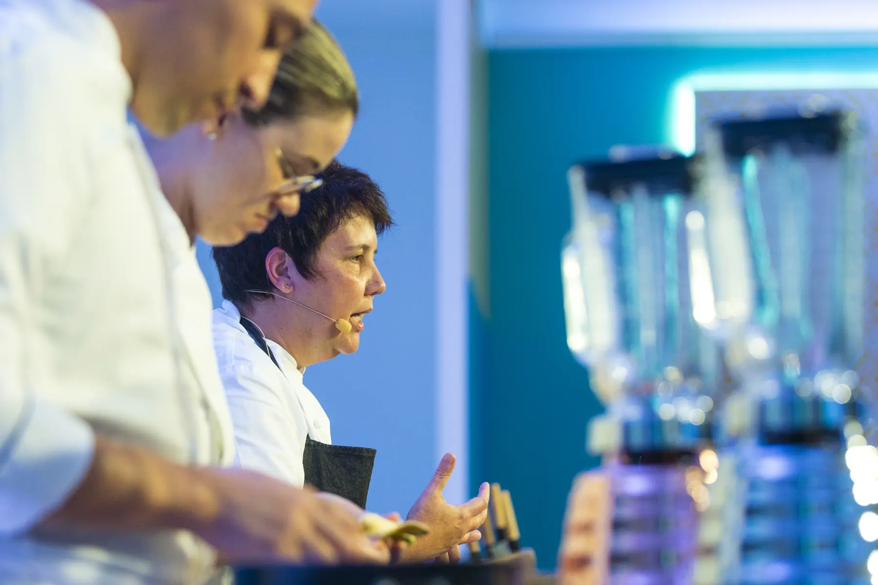 Chefs do SENAC em demonstração culinária no Rio Gastronomia, Armazém do Porto. Roberta Fontoura Sudbrack é uma chef de cozinha brasileira. Foi eleita em 2015 a melhor chef mulher da América Latina pela revista inglesa '‘Restaurant’'.